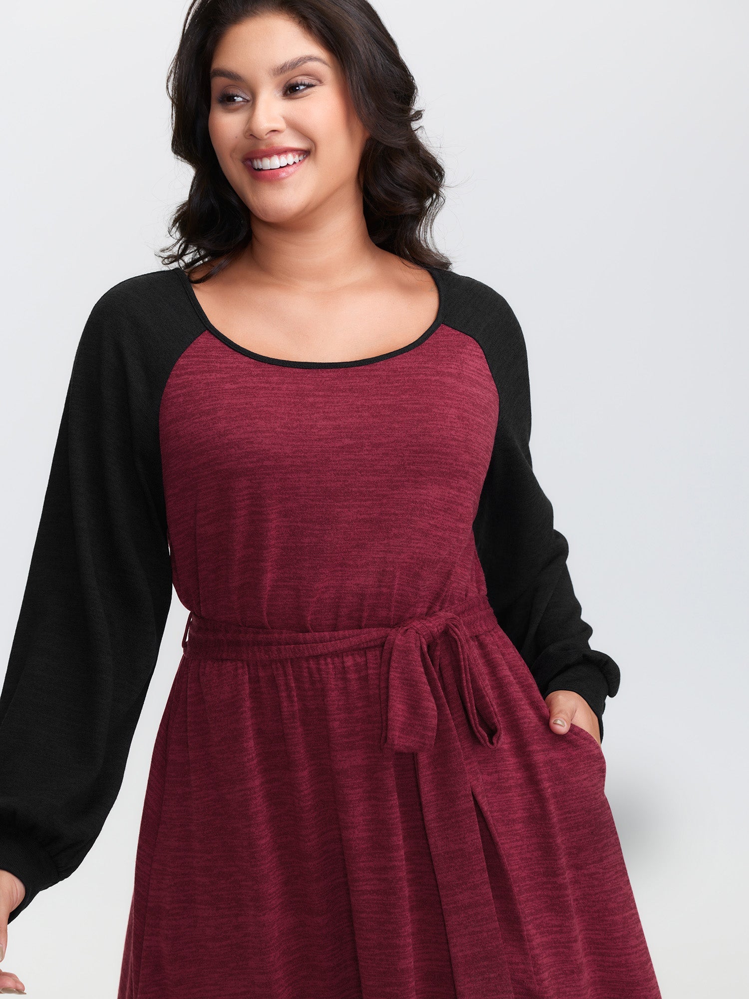 Color Contrast Back Cut-Out Stretchy Midi Dress