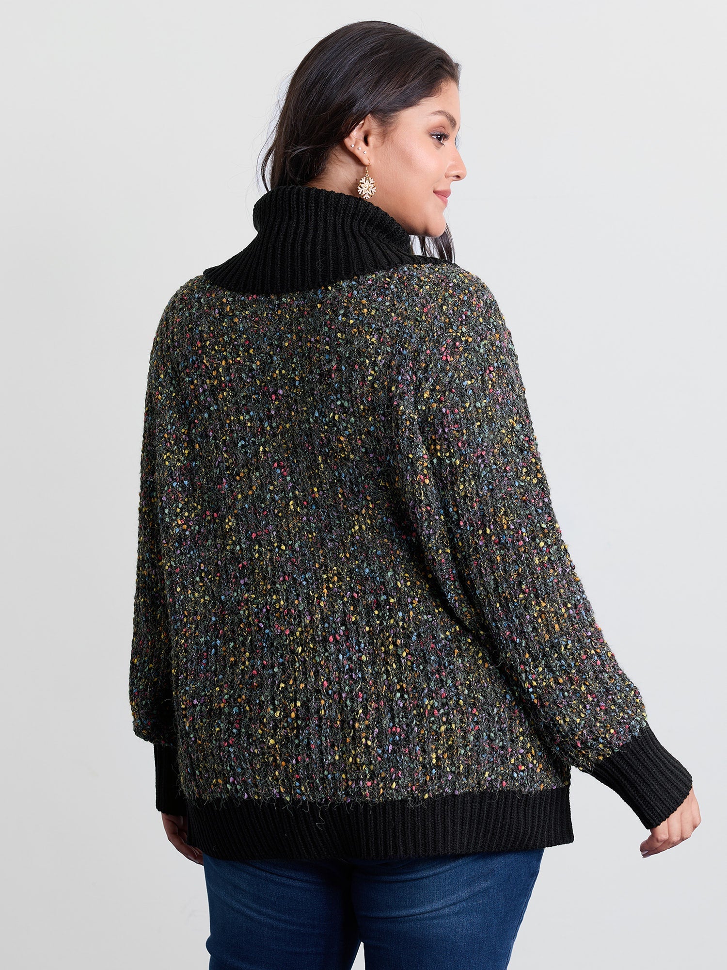 High Turtleneck Grainy Yarn Contrast Pullover