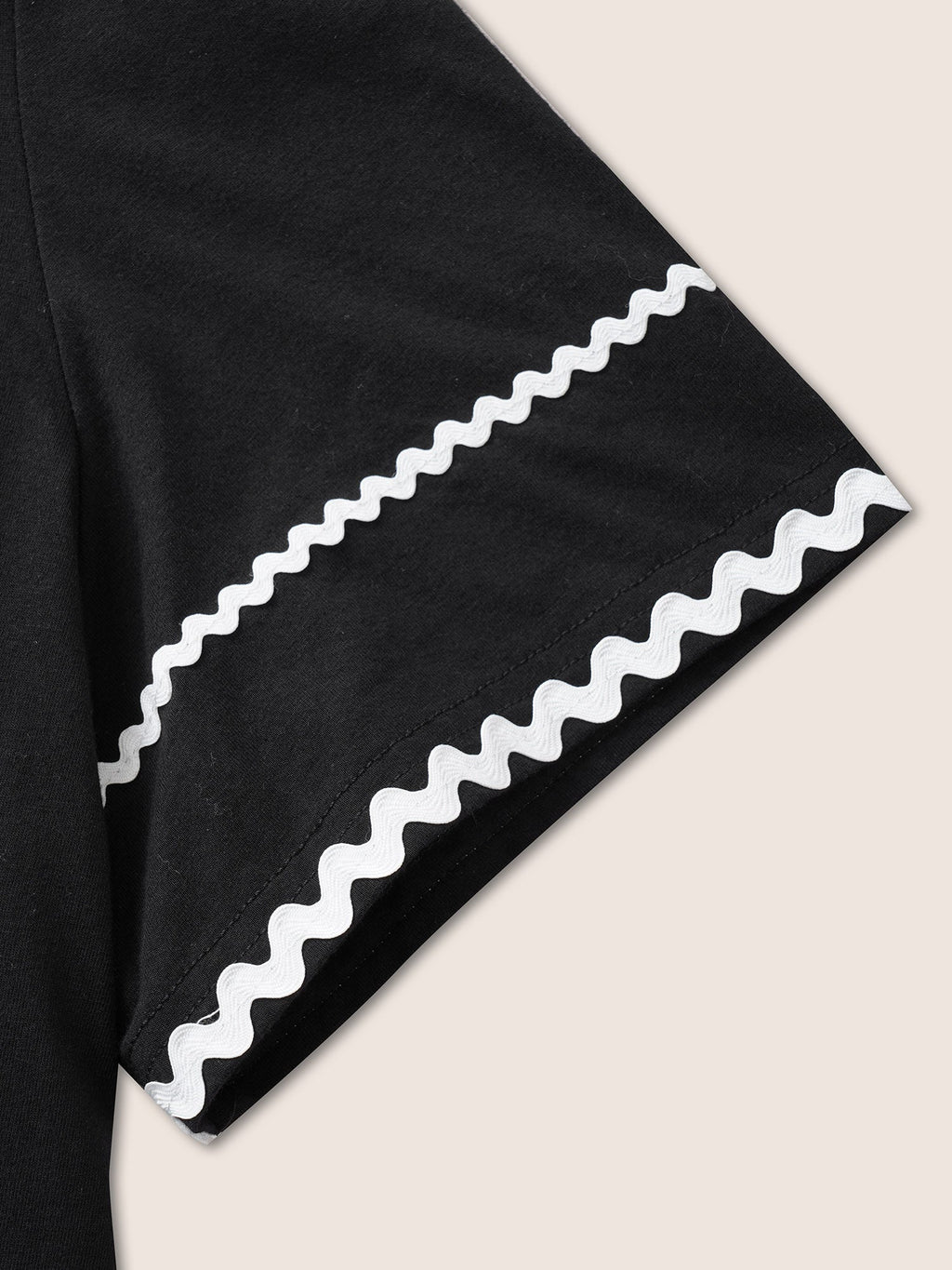 Cotton Contrast Trim Round Neck T-shirt