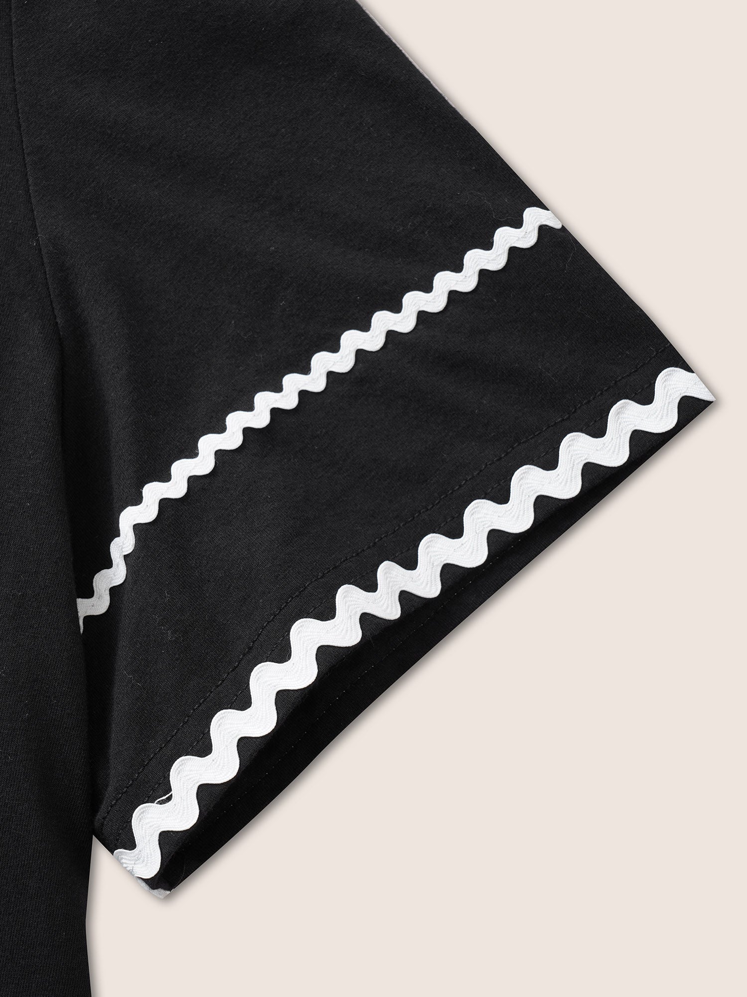 Cotton Contrast Trim Round Neck T-shirt