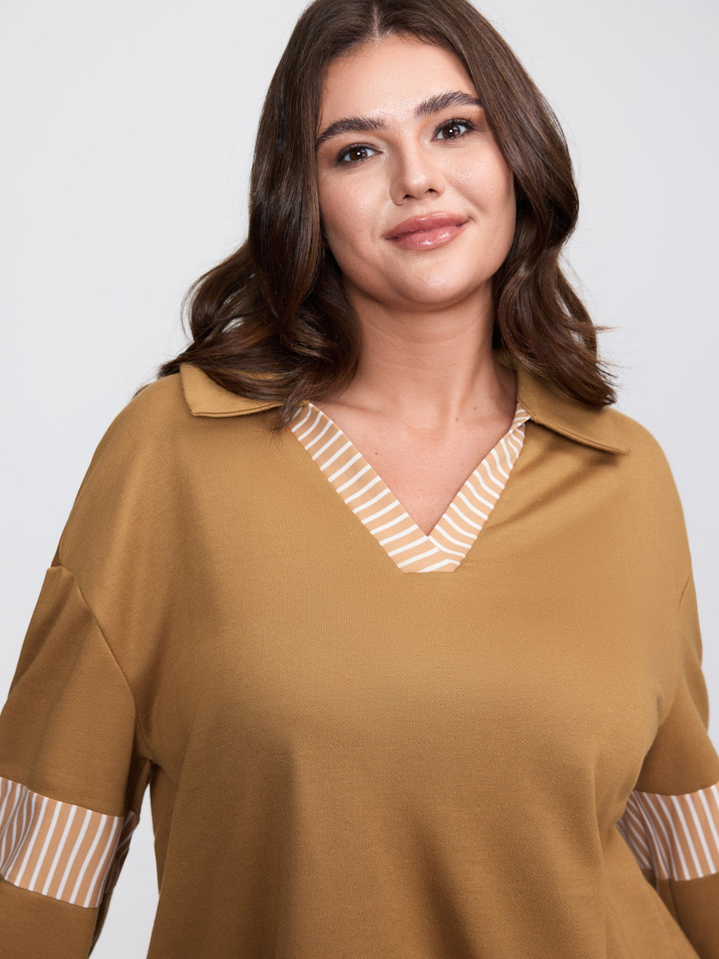 Color Stripe Collar Sweatshirt