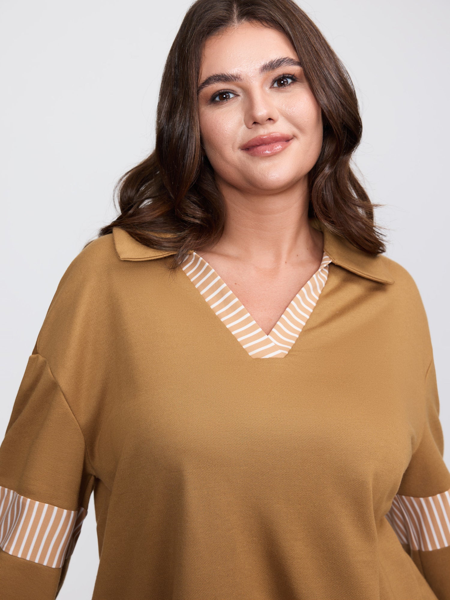 Color Stripe Collar Sweatshirt