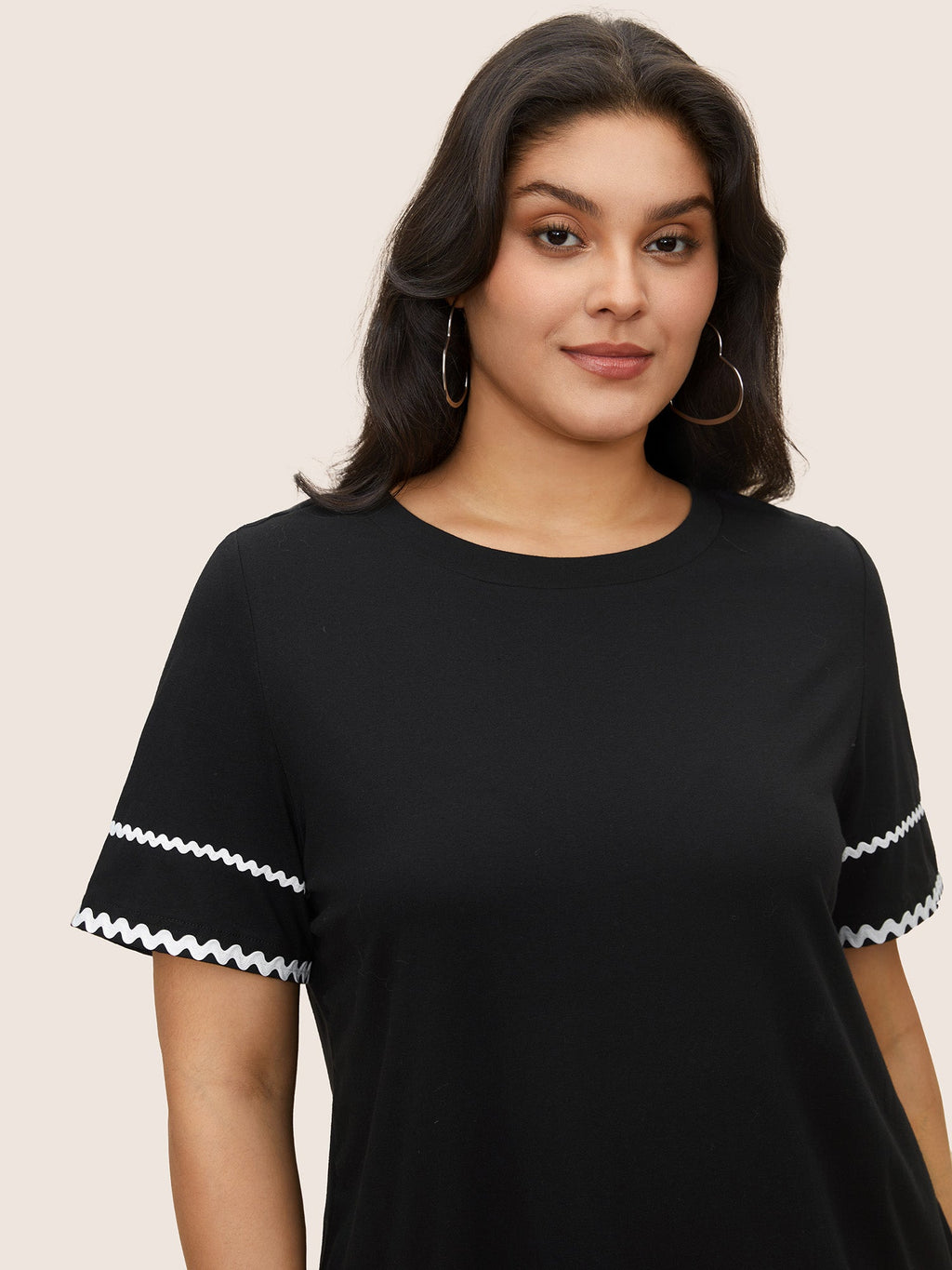 Cotton Contrast Trim Round Neck T-shirt