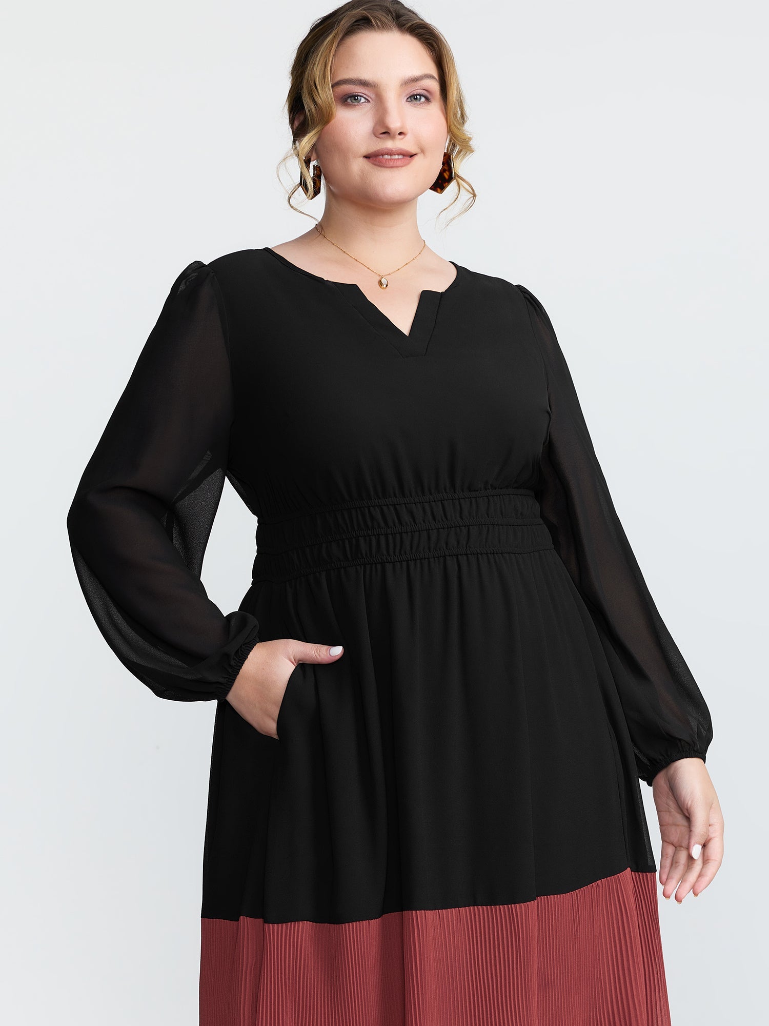 Chiffon Color Contrast Pleated Pockets Maxi Dress