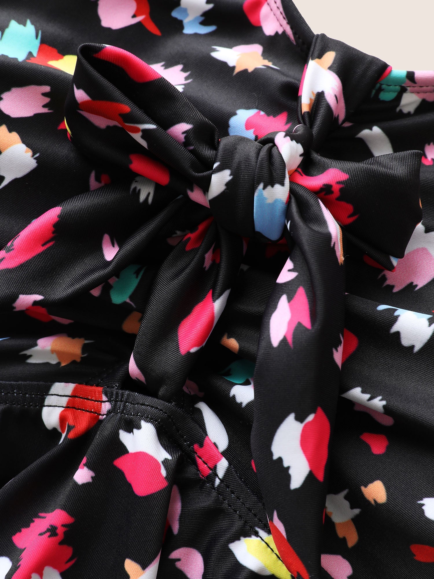 Allover Print V Neck Gathered Swim Top