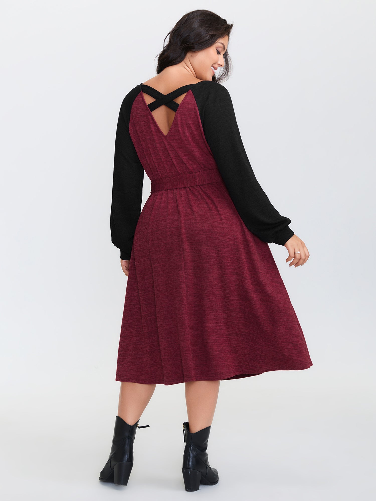 Color Contrast Back Cut-Out Stretchy Midi Dress